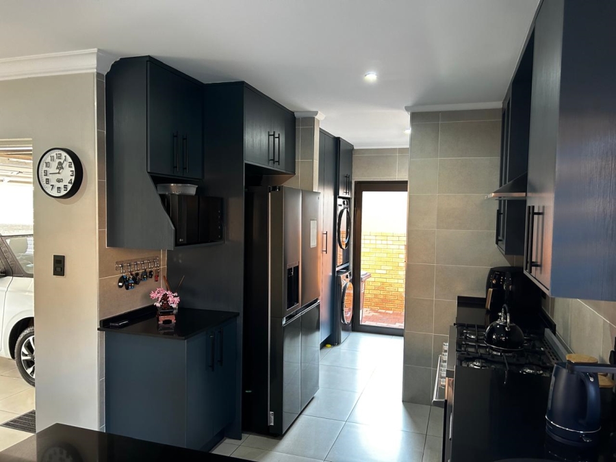 To Let 3 Bedroom Property for Rent in New Redruth Gauteng