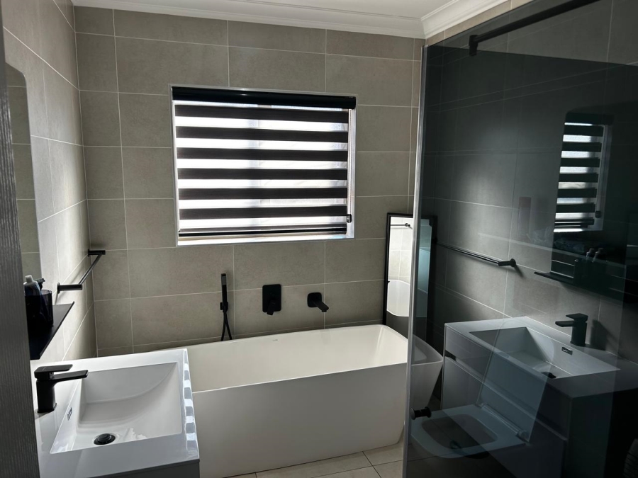 To Let 3 Bedroom Property for Rent in New Redruth Gauteng