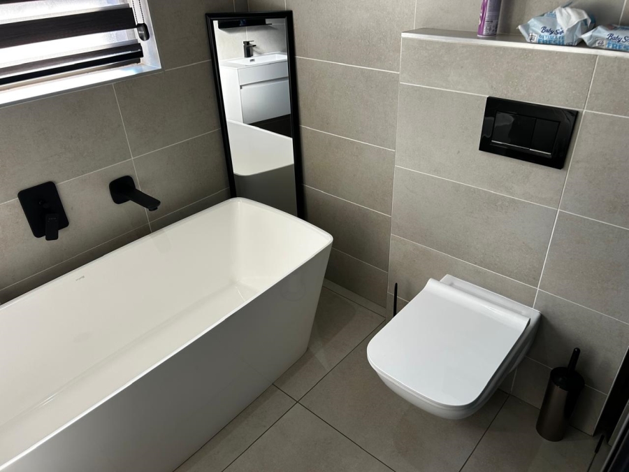 To Let 3 Bedroom Property for Rent in New Redruth Gauteng