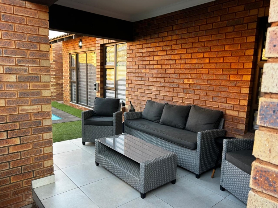 To Let 3 Bedroom Property for Rent in New Redruth Gauteng