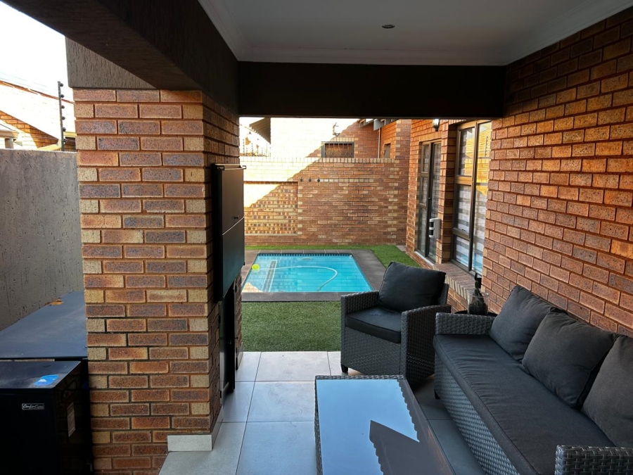 To Let 3 Bedroom Property for Rent in New Redruth Gauteng