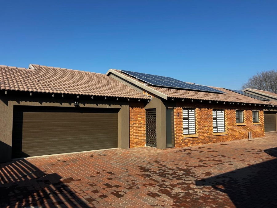 To Let 3 Bedroom Property for Rent in New Redruth Gauteng