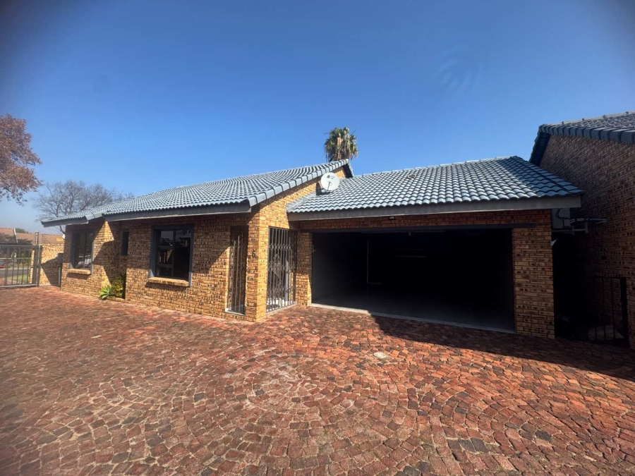 3 Bedroom Property for Sale in Brackenhurst Gauteng