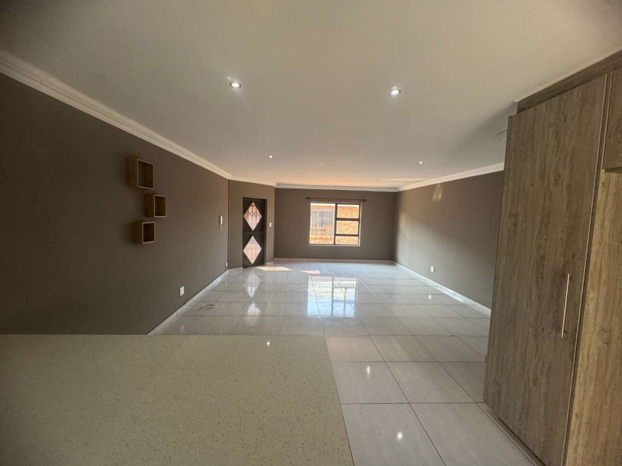 3 Bedroom Property for Sale in Brackenhurst Gauteng