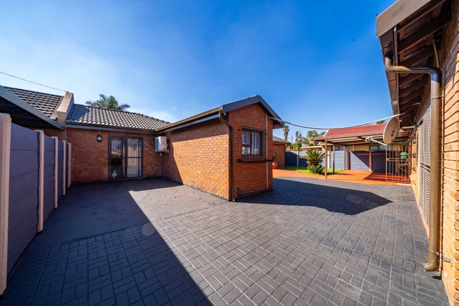 4 Bedroom Property for Sale in New State Areas Gauteng