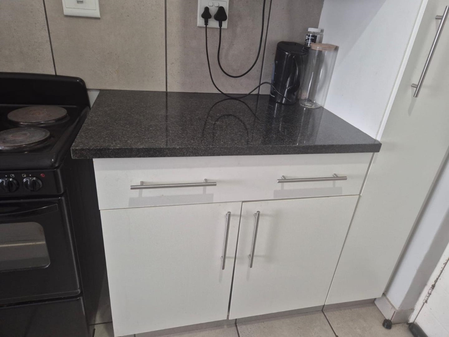 2 Bedroom Property for Sale in Clayville Gauteng