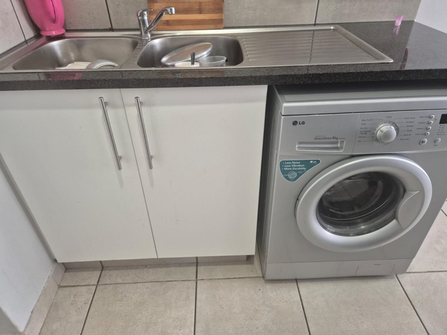 2 Bedroom Property for Sale in Clayville Gauteng