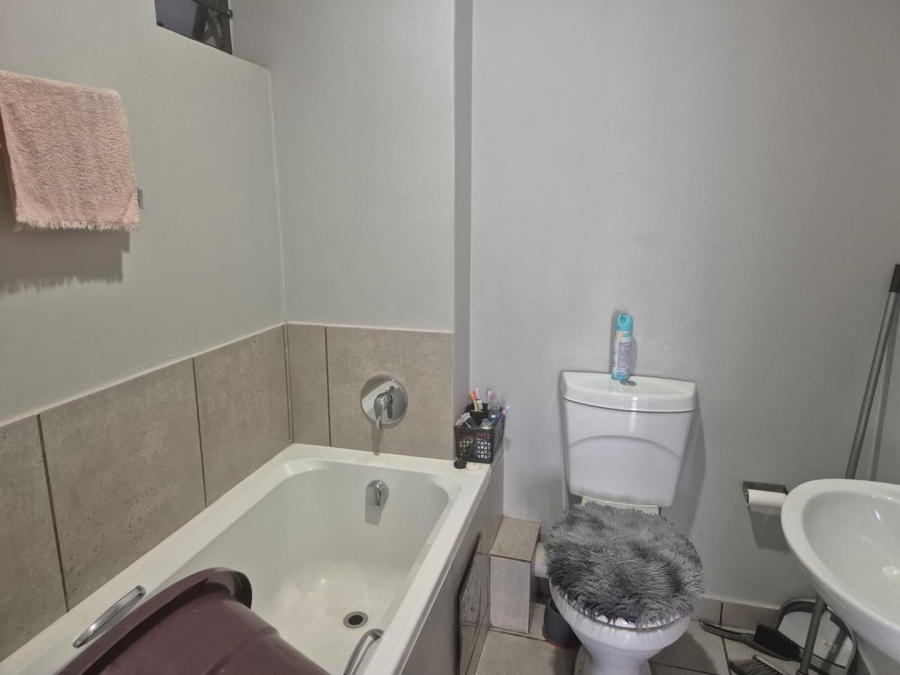 2 Bedroom Property for Sale in Clayville Gauteng