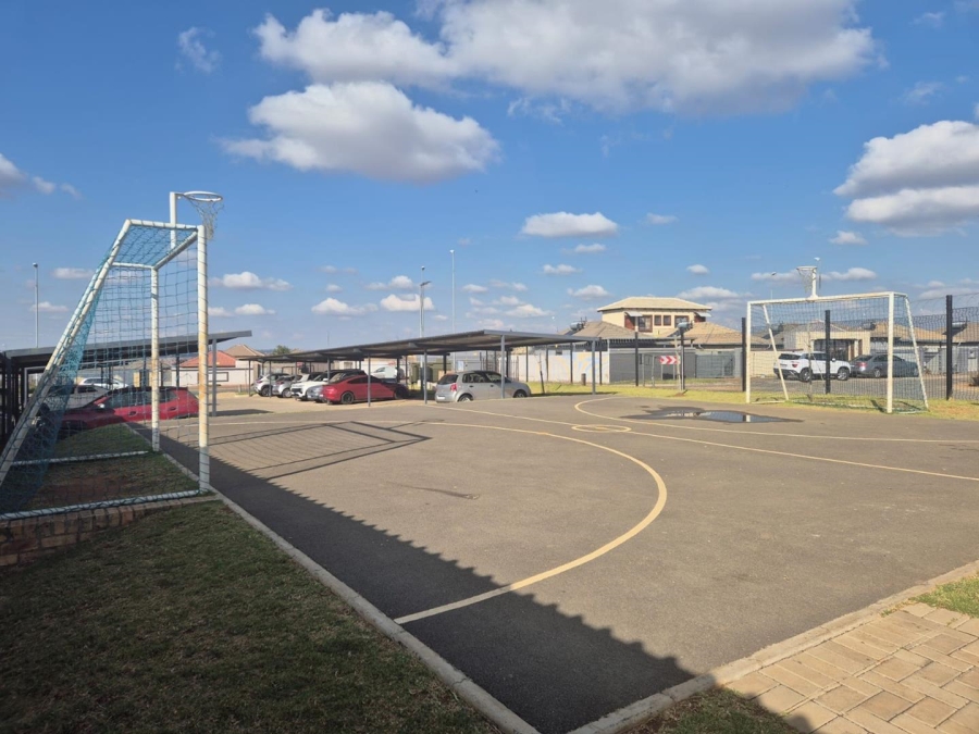 2 Bedroom Property for Sale in Clayville Gauteng