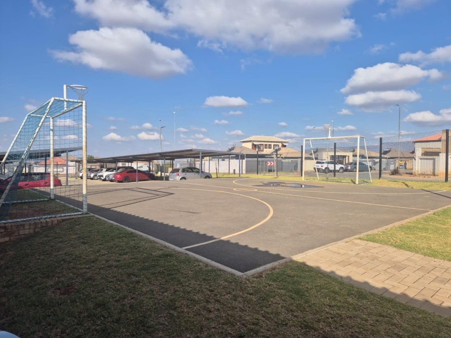 2 Bedroom Property for Sale in Clayville Gauteng