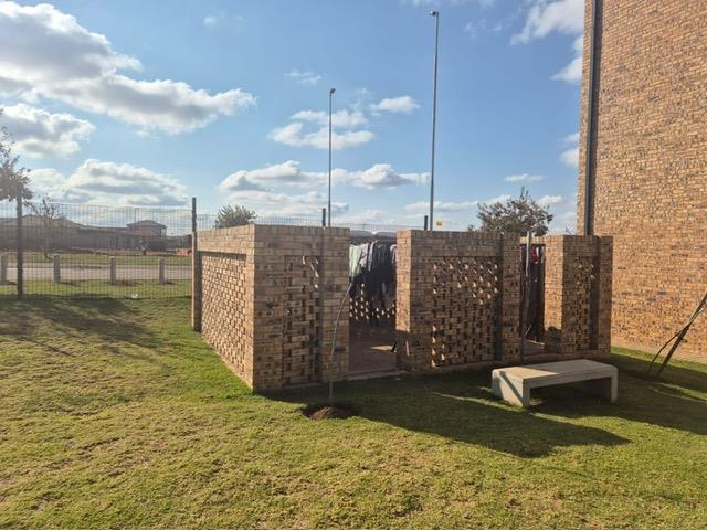 2 Bedroom Property for Sale in Clayville Gauteng