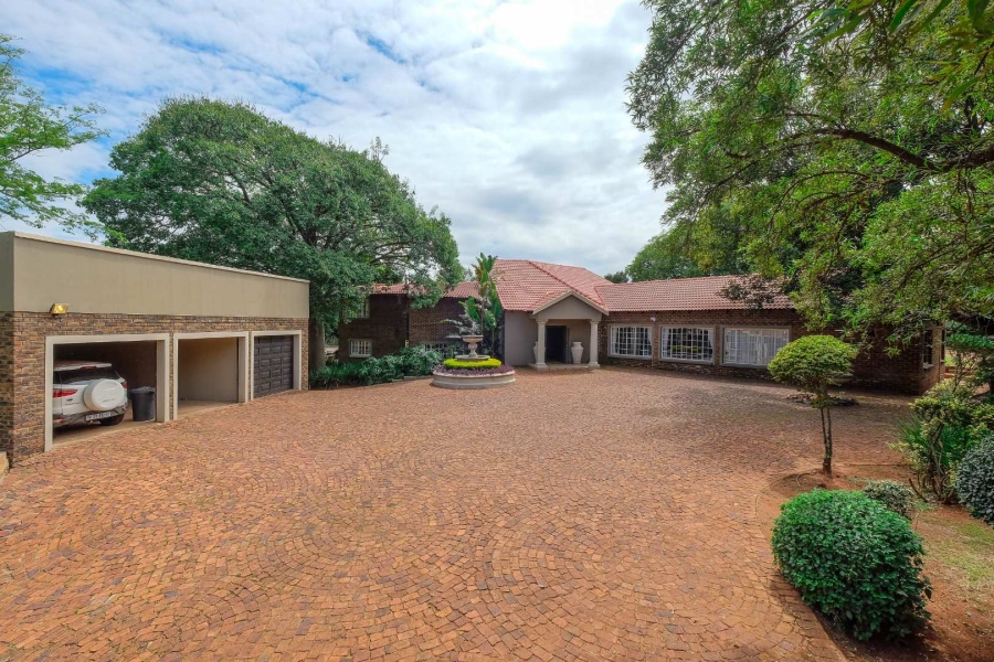 8 Bedroom Property for Sale in Ruimsig Gauteng