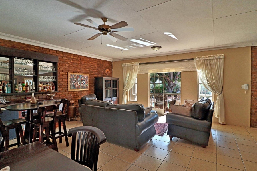 8 Bedroom Property for Sale in Ruimsig Gauteng