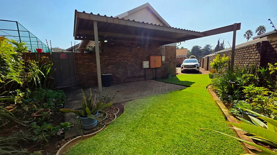3 Bedroom Property for Sale in Birchleigh Gauteng