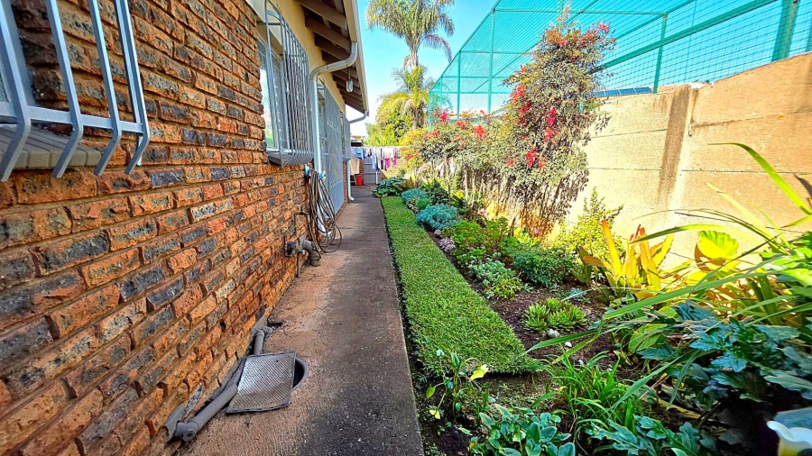 3 Bedroom Property for Sale in Birchleigh Gauteng