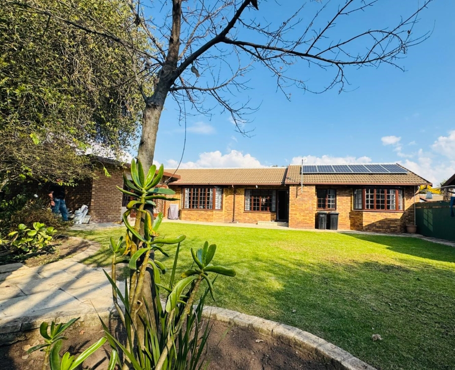 3 Bedroom Property for Sale in Goedeburg Gauteng