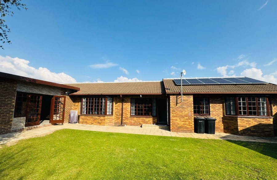 3 Bedroom Property for Sale in Goedeburg Gauteng