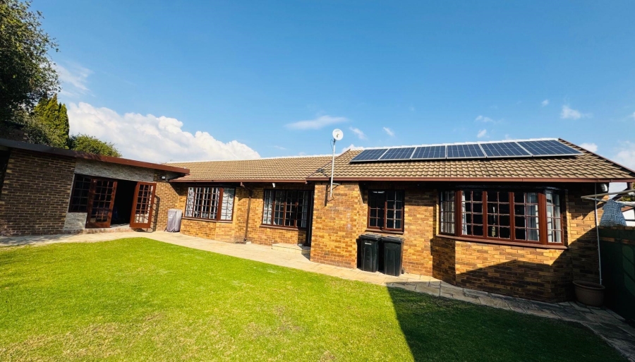 3 Bedroom Property for Sale in Goedeburg Gauteng