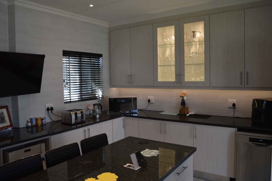 1 Bedroom Property for Sale in Brackendowns Gauteng
