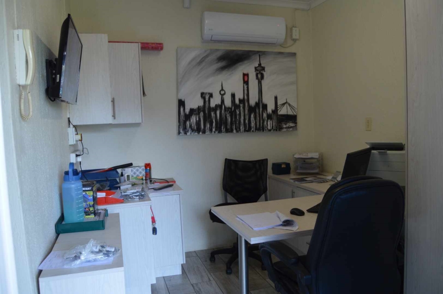1 Bedroom Property for Sale in Brackendowns Gauteng