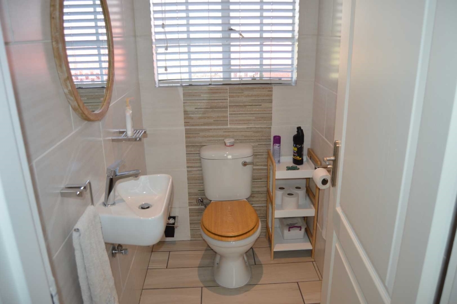 1 Bedroom Property for Sale in Brackendowns Gauteng