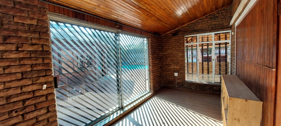 3 Bedroom Property for Sale in Brackendowns Gauteng
