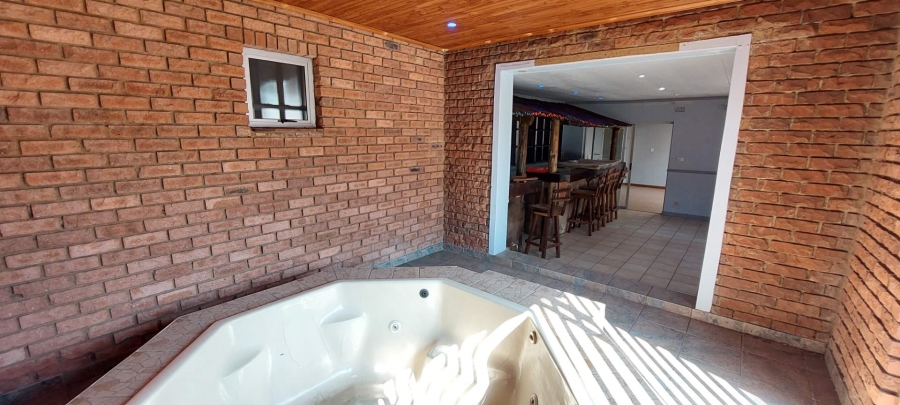 3 Bedroom Property for Sale in Brackendowns Gauteng