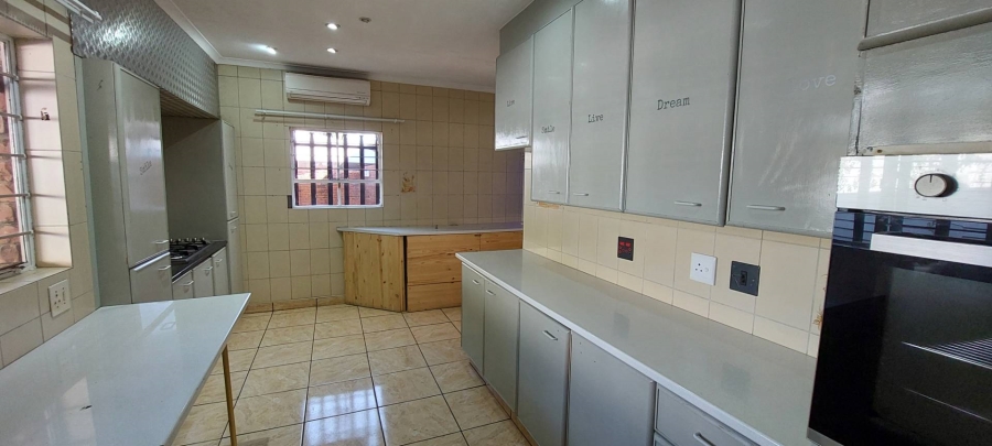 3 Bedroom Property for Sale in Brackendowns Gauteng