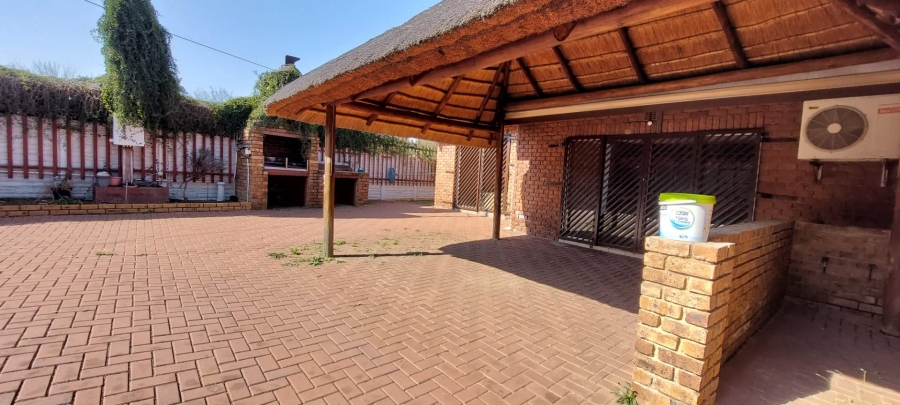 3 Bedroom Property for Sale in Brackendowns Gauteng