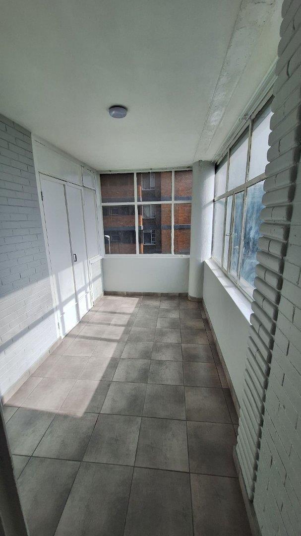To Let 2 Bedroom Property for Rent in Joubert Park Gauteng
