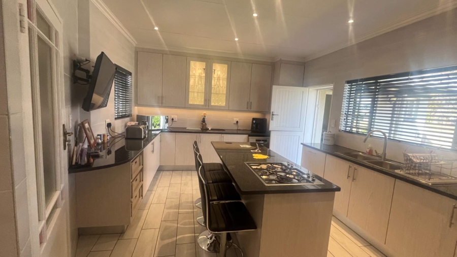 3 Bedroom Property for Sale in Brackendowns Gauteng