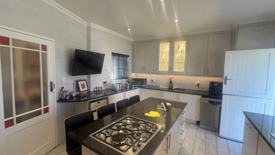 3 Bedroom Property for Sale in Brackendowns Gauteng