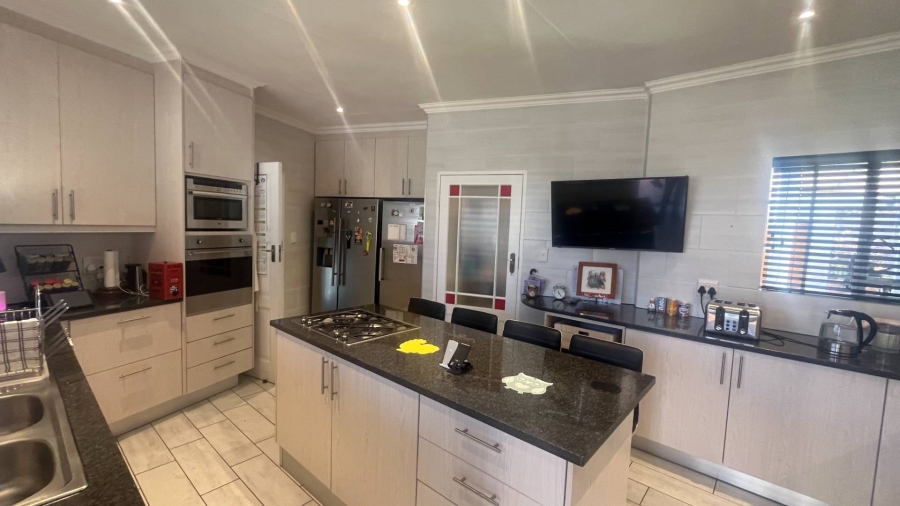 3 Bedroom Property for Sale in Brackendowns Gauteng