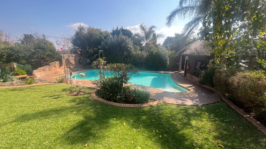 3 Bedroom Property for Sale in Brackendowns Gauteng