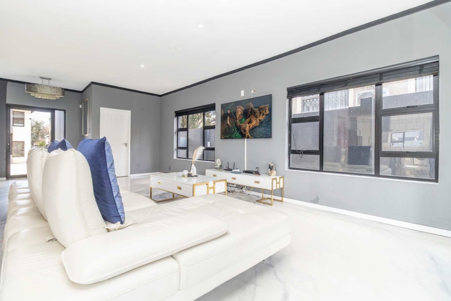 4 Bedroom Property for Sale in Pinehaven Gauteng