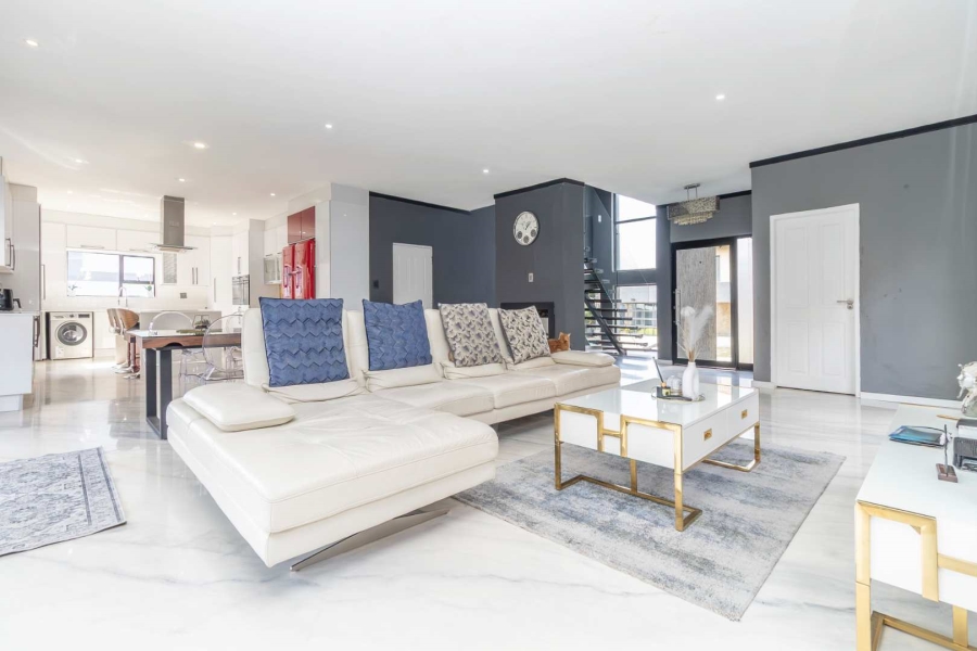 4 Bedroom Property for Sale in Pinehaven Gauteng