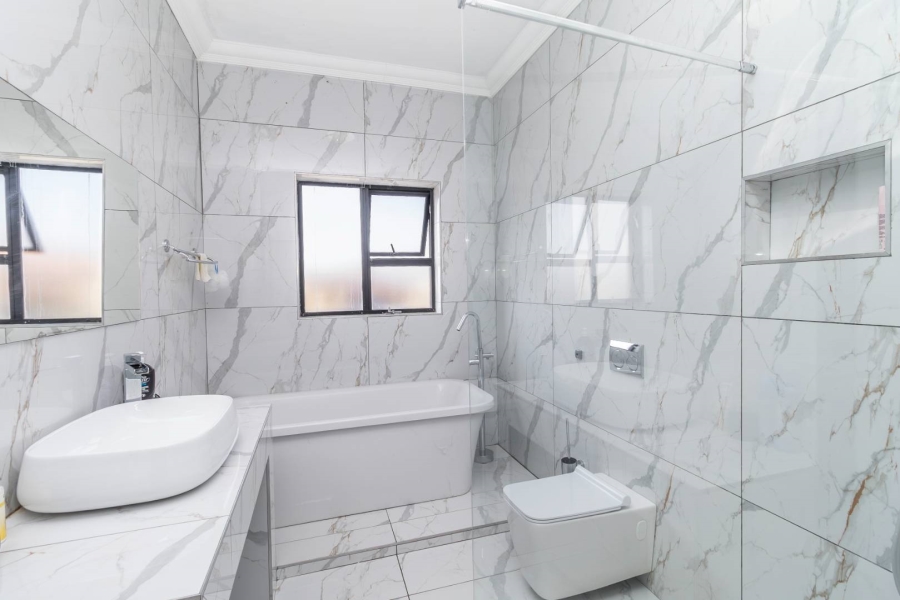 4 Bedroom Property for Sale in Pinehaven Gauteng