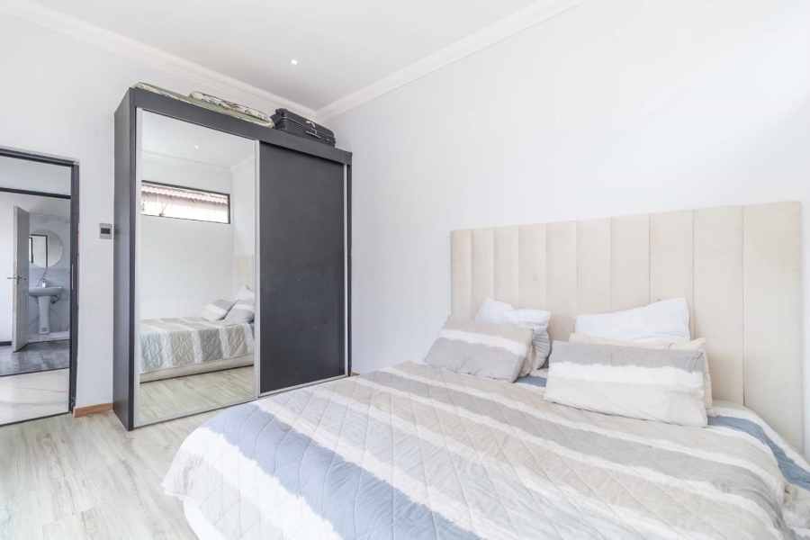 4 Bedroom Property for Sale in Pinehaven Gauteng