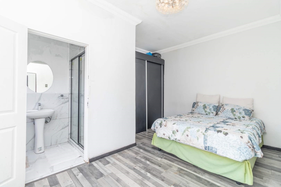 4 Bedroom Property for Sale in Pinehaven Gauteng