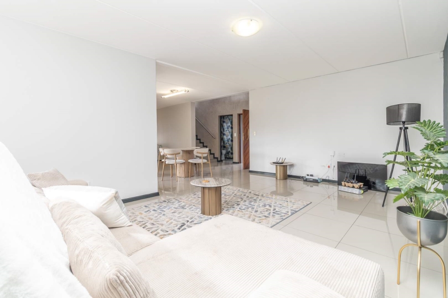 3 Bedroom Property for Sale in Pinehaven Gauteng