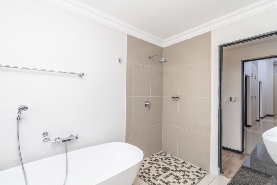 3 Bedroom Property for Sale in Pinehaven Gauteng