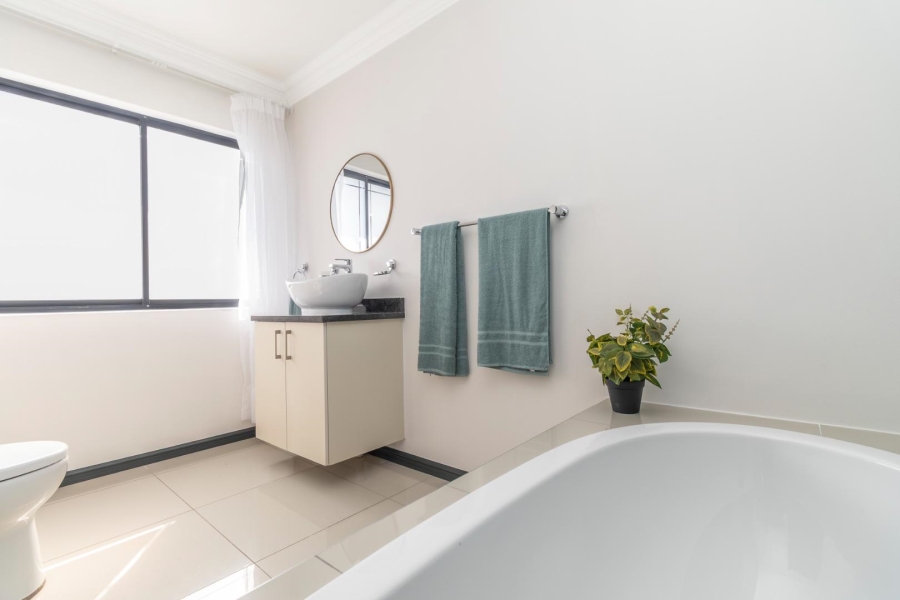 3 Bedroom Property for Sale in Pinehaven Gauteng