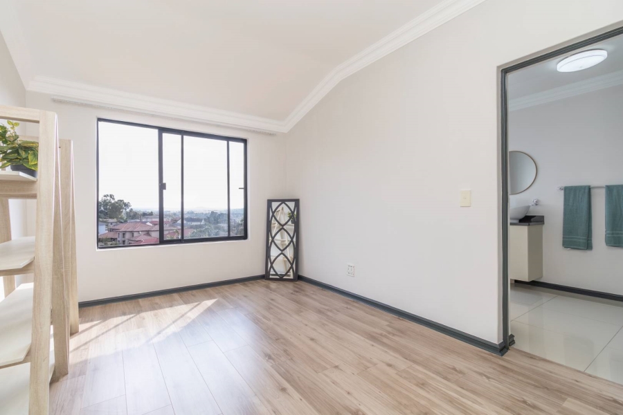 3 Bedroom Property for Sale in Pinehaven Gauteng