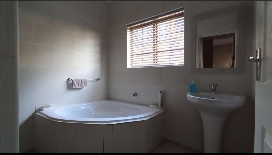 3 Bedroom Property for Sale in Ninapark Gauteng