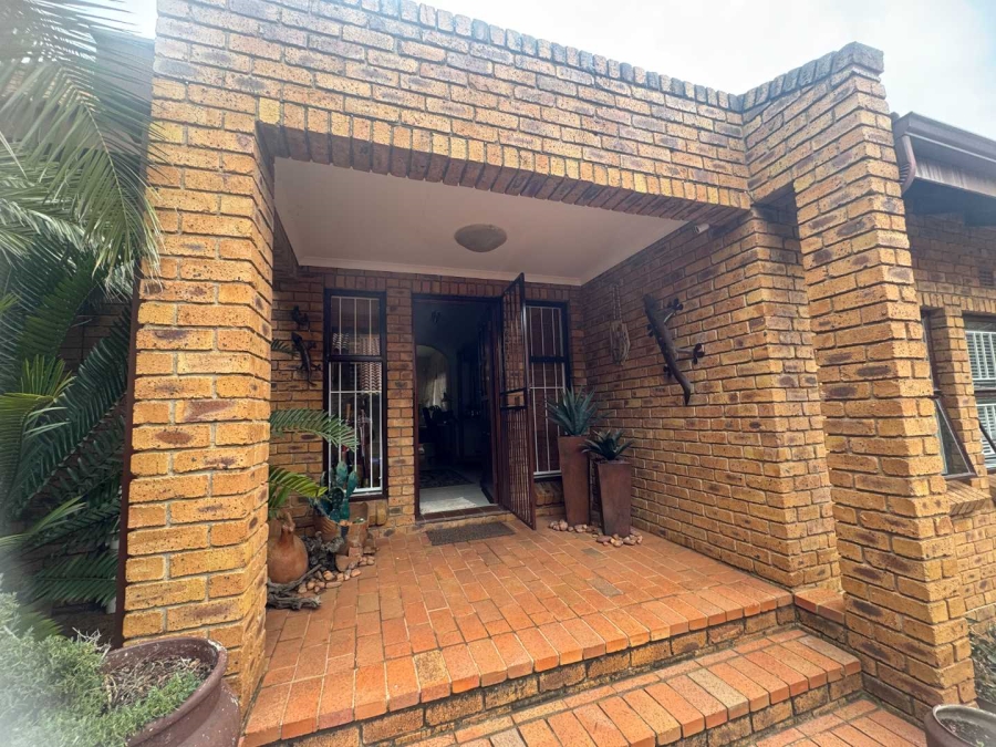 4 Bedroom Property for Sale in Bassonia Gauteng
