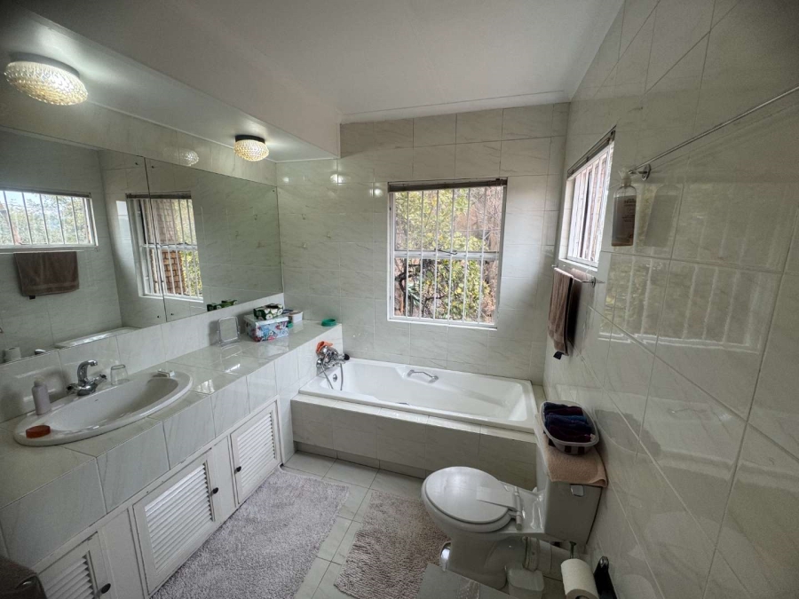 4 Bedroom Property for Sale in Bassonia Gauteng