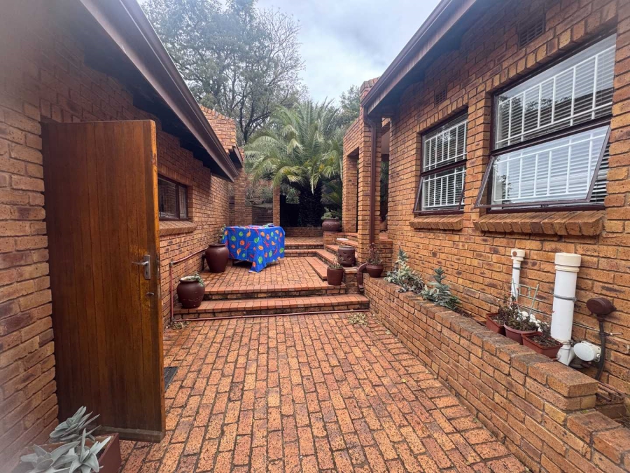 4 Bedroom Property for Sale in Bassonia Gauteng