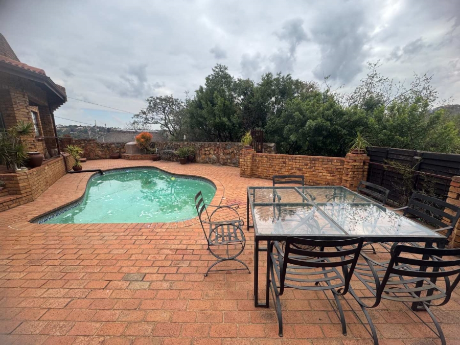 4 Bedroom Property for Sale in Bassonia Gauteng