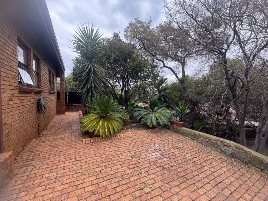 4 Bedroom Property for Sale in Bassonia Gauteng