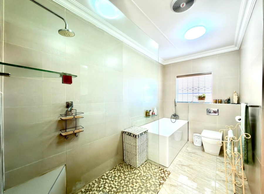 3 Bedroom Property for Sale in Mulbarton Gauteng